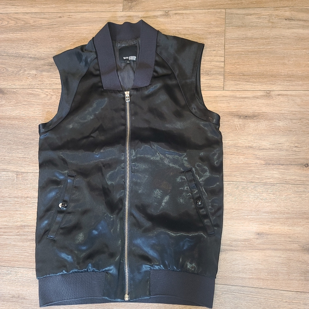 EUC, Aritzia Wilfred Black long Satin Vest sz xs.